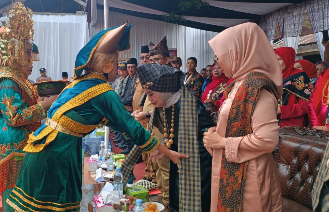 Festival Manyerak Anak Daro, Tradisi Minangkabau yang Dihidupkan Kembali di Kuranji Hulu