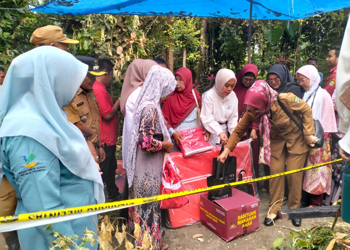 Rumah Hangus Terbakar, Idarita Dapat Dukungan Penuh dari TP PKK dan Dinsos P3A Padang Pariaman
