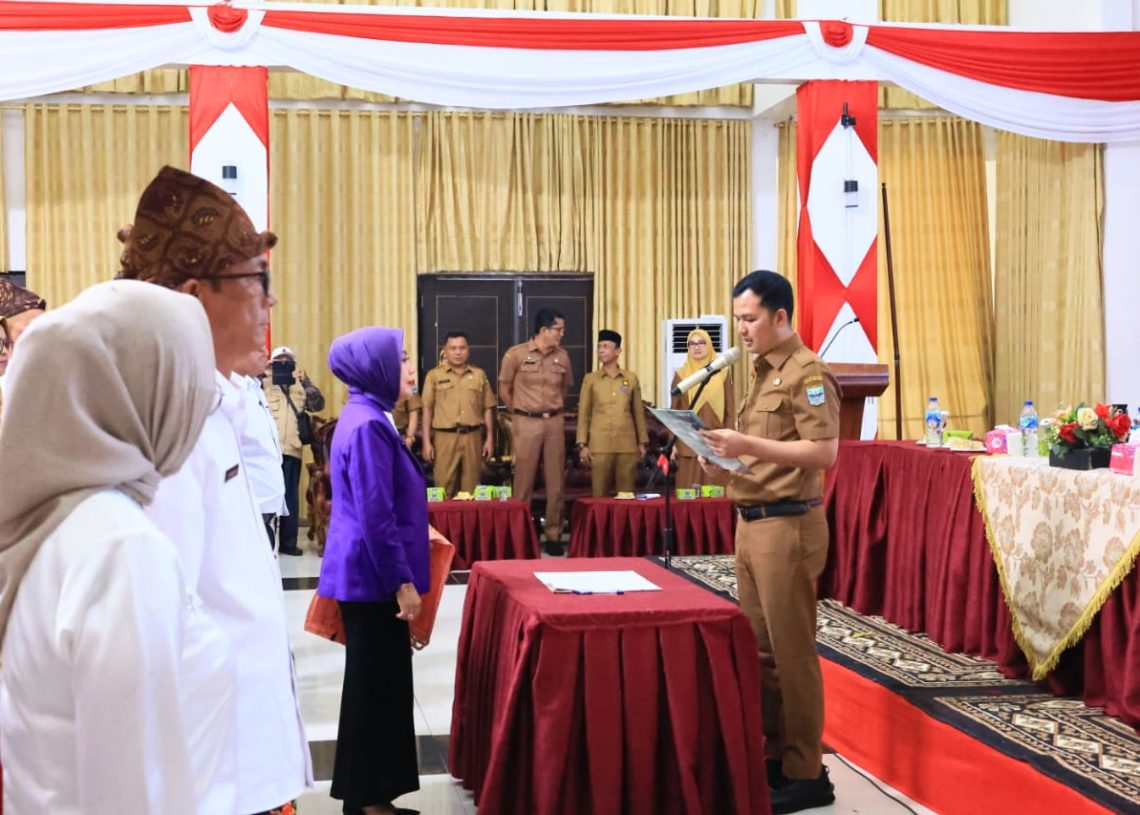 Wujudkan Layanan Sehat dan Inovatif, Padang Pariaman Lantik Tim Pembina Posyandu dan Dekranasda