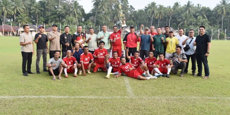 Mulyadi Tutup Open Turnamen Sepak Bola U-40 Piala Walikota Jilid V Tingkat Sumatera Barat