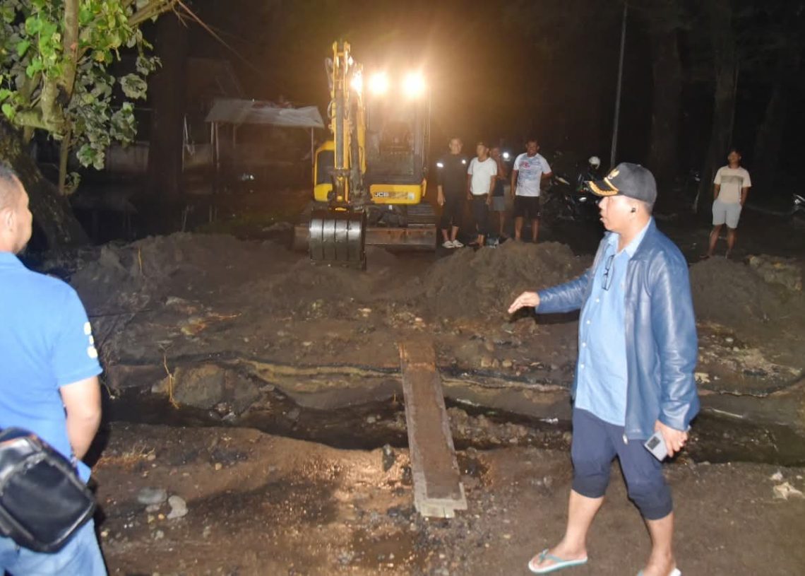 Pemko Pariaman Turunkan Alat Berat Atasi Genangan Air di Kelurahan Lohong