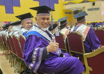 Gubernur Mahyeldi Resmi Diwisuda Magister Manajemen di Malaysia