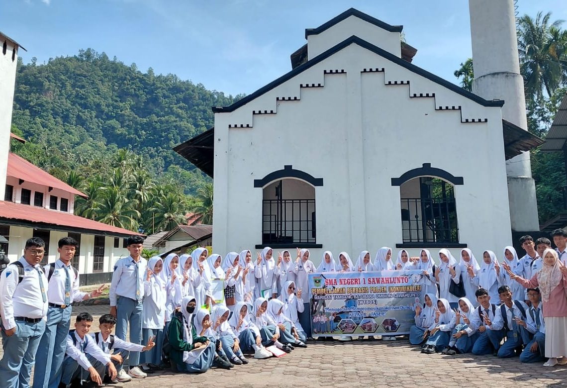 Siswa SMAN 1 Sawahlunto Outing Class ke Situs Museum WTBOS