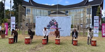 Pesona Tambua Tansa 2025 Bergema, Gubernur Mahyeldi Apresiasi Anak Muda Agam