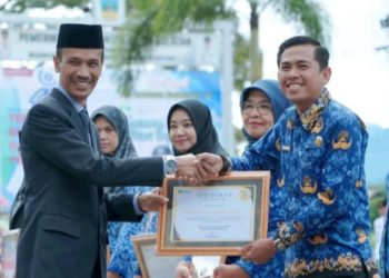 Semangat HKN ke-61, Pemkab Solok Selatan Beri Penghargaan untuk Nakes dan Sekolah Berprestasi