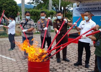 Kejari Solok Selatan Musnahkan Barang Bukti 19 Perkara, Didominasi Kasus Narkotika