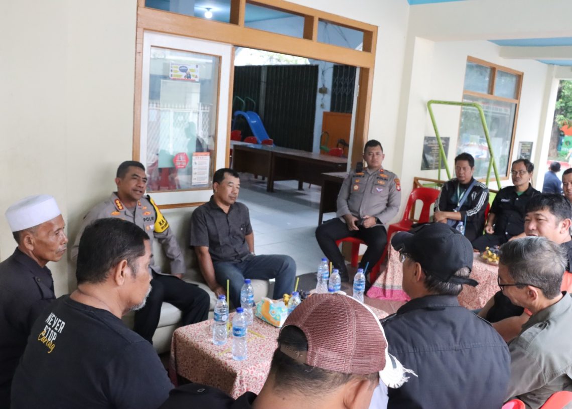 Kombes Twedi Aditya Bennyahdi Ajak Warga Grogol Petamburan Jadikan Poskamling sebagai Garda Terdepan Kamtibmas