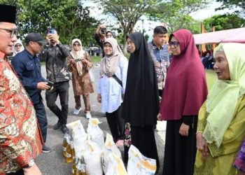 Pemko Bukittinggi dan Bulog Salurkan Bantuan Pangan Periode Oktober–November 2025