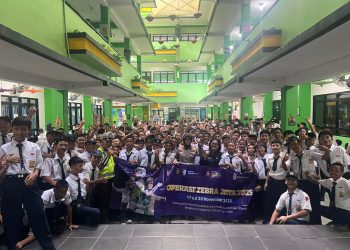 Police Goes To School: Satlantas Polres Metro Jakbar Sosialisasikan Keselamatan Berlalu Lintas di SMPN 88