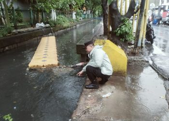 Polsek Metro Taman Sari Antisipasi Banjir, Laksanakan Monitoring Genangan Air