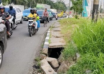 Kondisi Saluran Air di Jalan Daan Mogot  Menuju Arah ke Istana Merdeka Ambrol