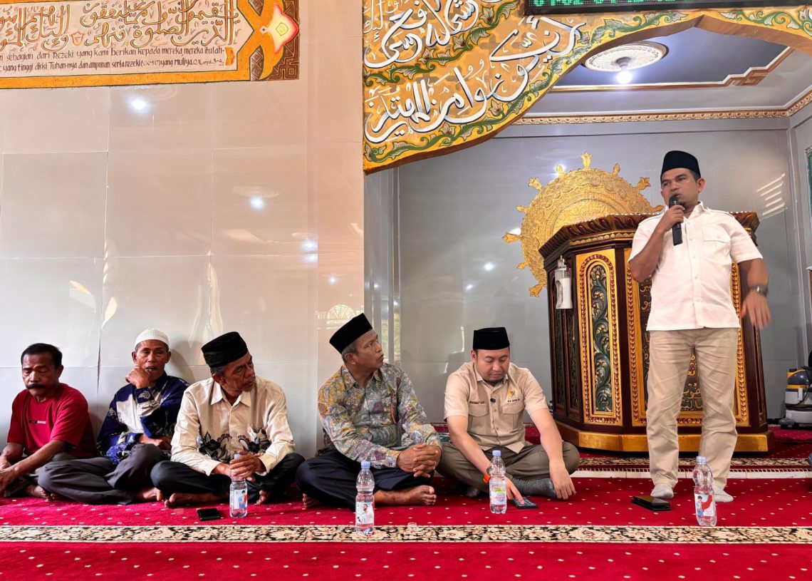 Enam Kelompok Tani Terima Bantuan Aspirasi dari Rahmat Saleh di Paninggahan