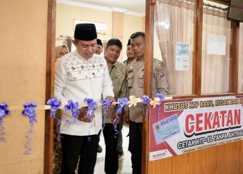 Mudahkan Pelayanan, Bupati Jon Firman Pandu Resmikan Program Cekatan