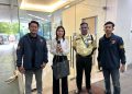 Anggota Polsek Grogol Petamburan Sigap Bantu Penumpang Asal China Temukan Handphone yang Tertinggal di Gocar