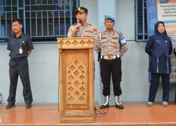 Kapolsek Kalideres Jadi Pembina Upacara di SMPN 204, Ajak Pelajar Jauhi Tawuran & Narkoba