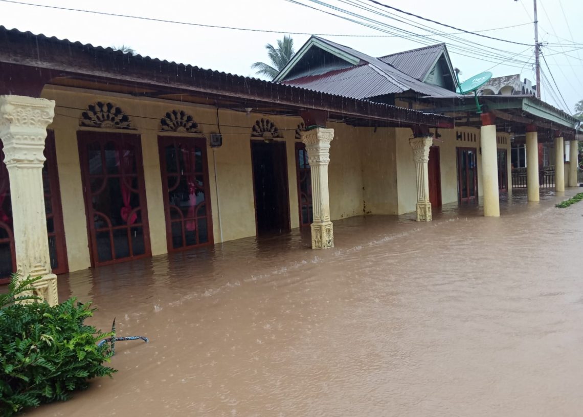 Hujan Deras Rendam Sutera, Warga Kritik DPRD: Janji Kampanye ke Mana?