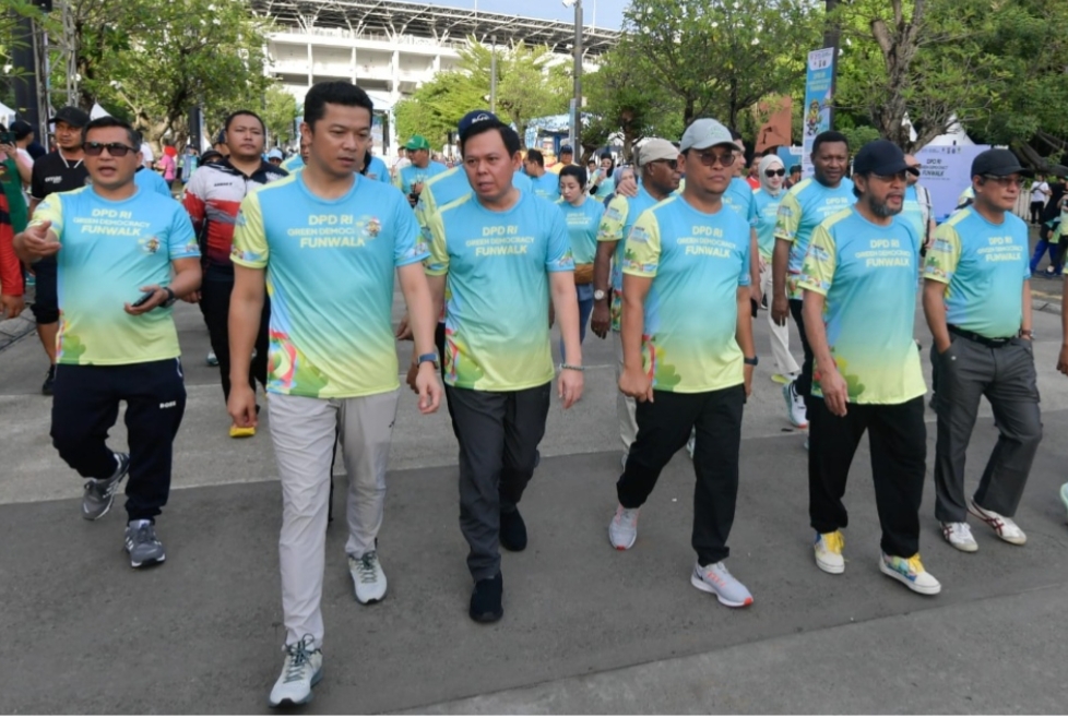 Wamenpora dan Ketua DPD RI Lepas Ribuan Peserta “Green Democracy Fun Walk” di GBK