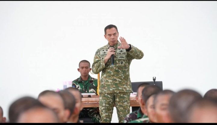 Mayjen Deddy Suryadi Ajak Siswa Secaba Jaga Disiplin dan Kebanggaan Prajurit