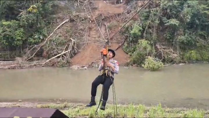 Polri Gerak Cepat Respon Pidato Presiden Prabowo Bangun Jembatan Gantung di Soppeng