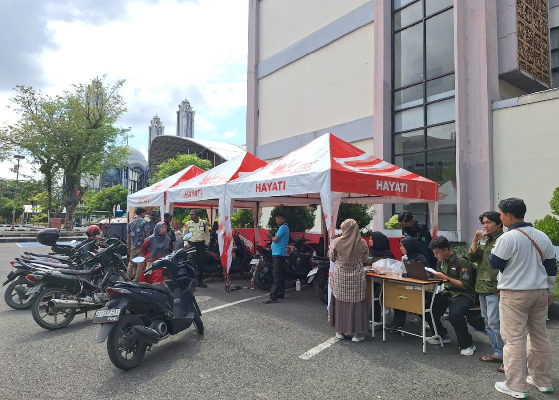 Bantu Warga Terdampak Banjir dan Longsor, UNP dan Honda Hayati Gelar Service Gratis Motor