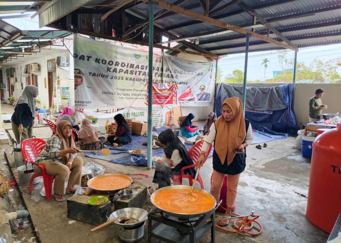 Dinsos Sumbar Kerahkan 605 Tagana, Dirikan 55 Dapur Umum, dan Salurkan 8,6 Ton Beras untuk Korban Bencana