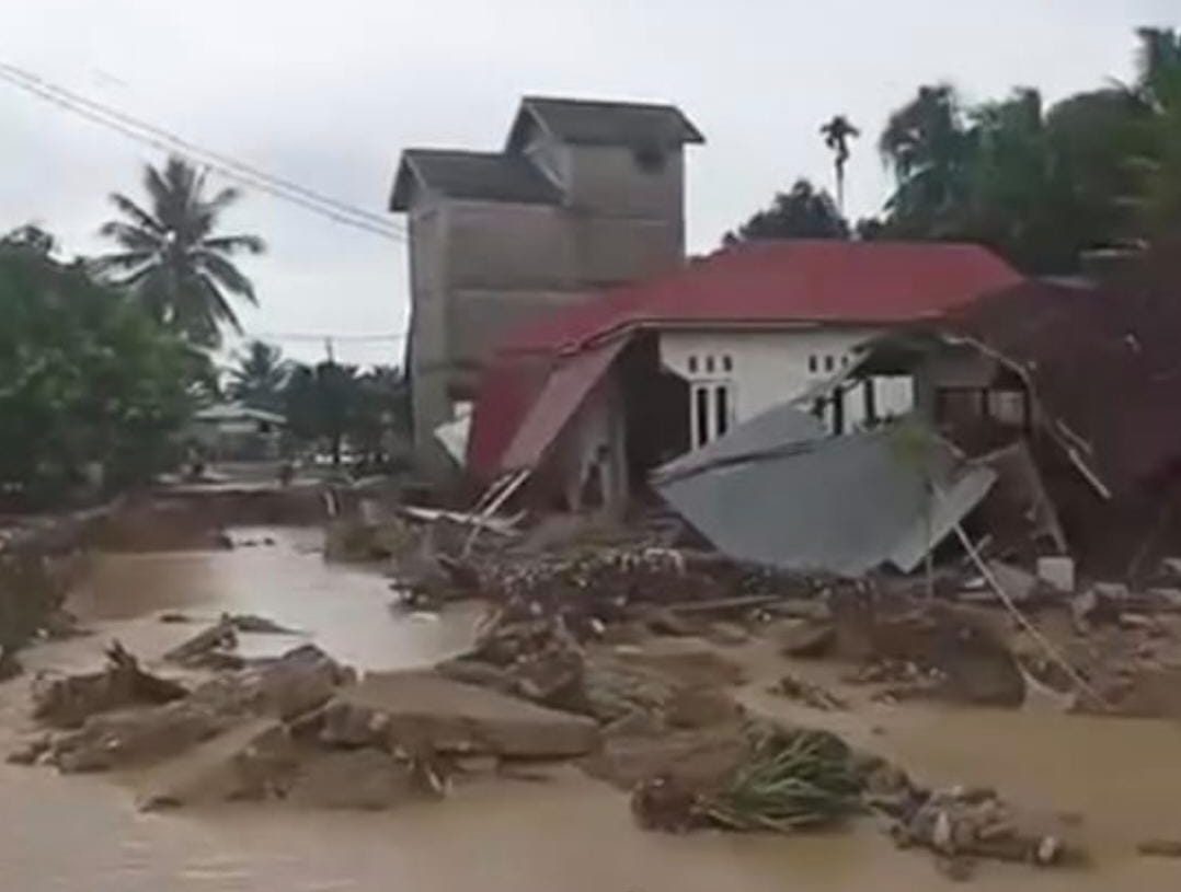 Banjir dan Longsor Hantam Pasbar, Empat Kawasan Transmigrasi Alami Kerusakan Terparah di Sumbar