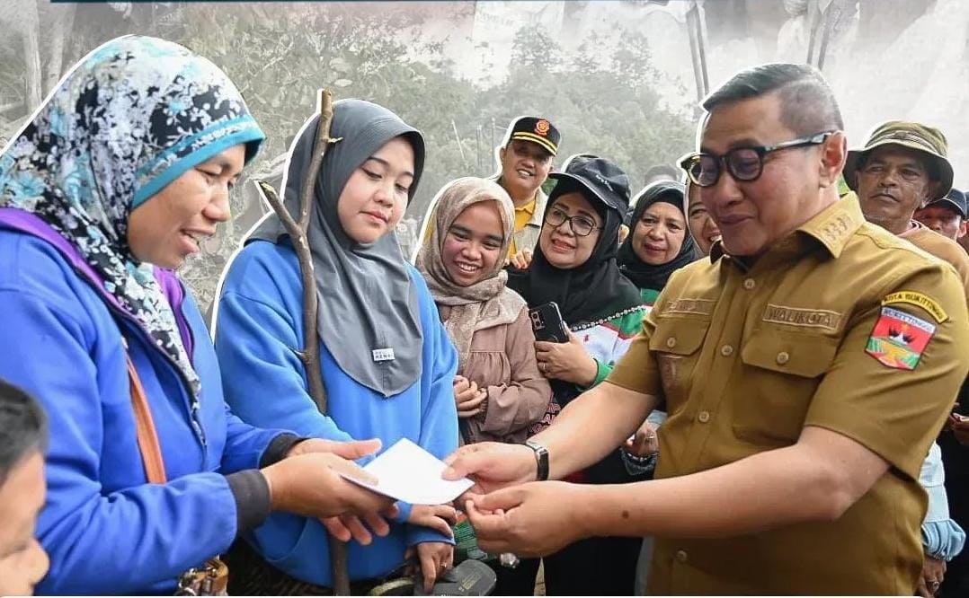 Pemko Bukittinggi Beri Bantuan Korban Terdampak Bencana Agam