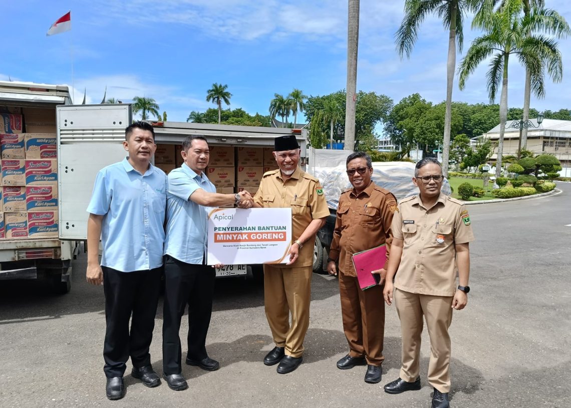 Gubernur Sumbar Terima Bantuan Kemanusiaan dari PT Padang Raya Cakrawala dan PT Tidar Kerinci Agung