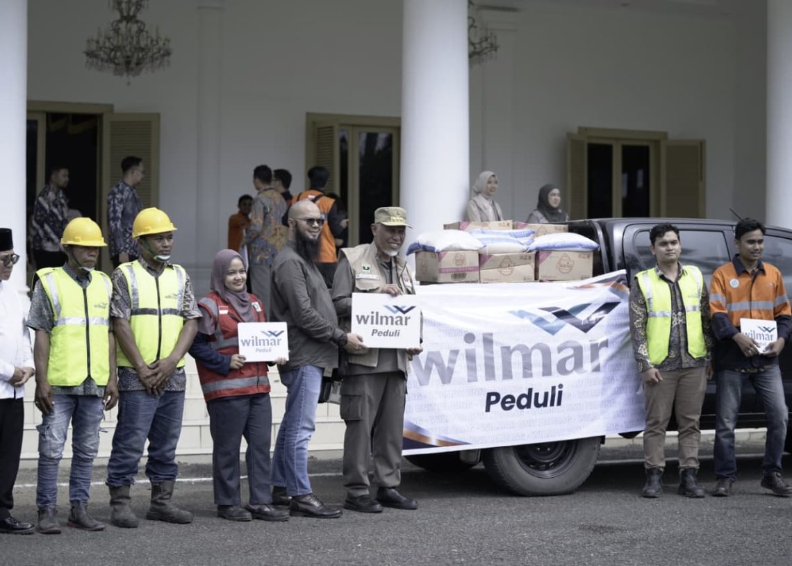 Wilmar Serahkan 6 Ton Bantuan untuk Korban Bencana di Sumbar