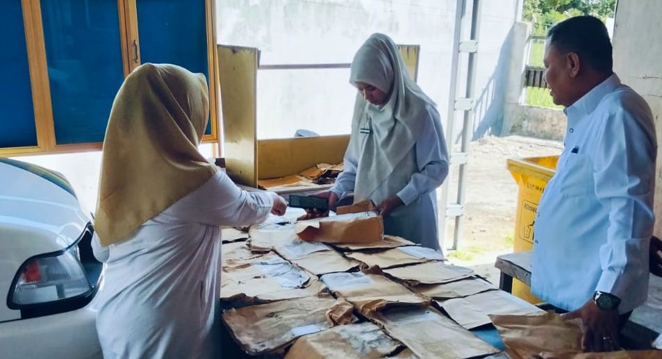 Banjir Rusak Fasilitas Publik, DPK Kota Solok Lakukan Recovery Arsip Terdampak
