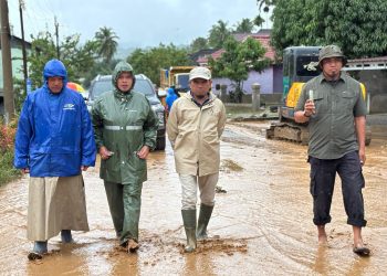 Debit Air Kembali Naik di Muara Pingai–Selayo, Wabup Candra Tinjau Lokasi Banjir