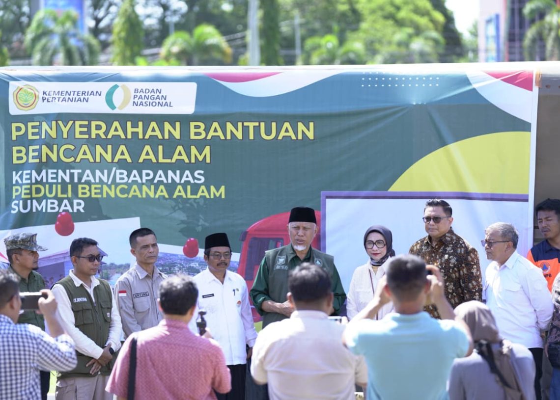 Gubernur Mahyeldi Terima Bantuan Kemanusiaan Tahap II dari Kementan untuk Korban Bencana di Sumbar