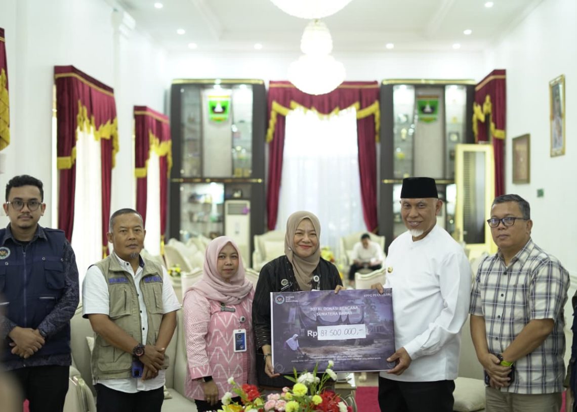 Gubernur Mahyeldi Terima Bantuan Rp87,5 Juta dari BGN untuk Korban Bencana di Sumbar
