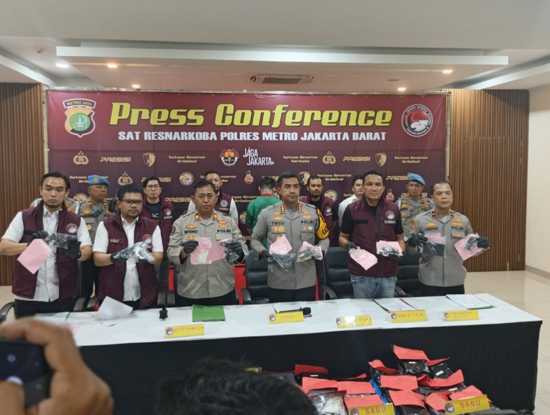 Polres Jakbar Bongkar Peredaran Narkoba, Sita Sabu hingga Senjata Api dan Rakitan