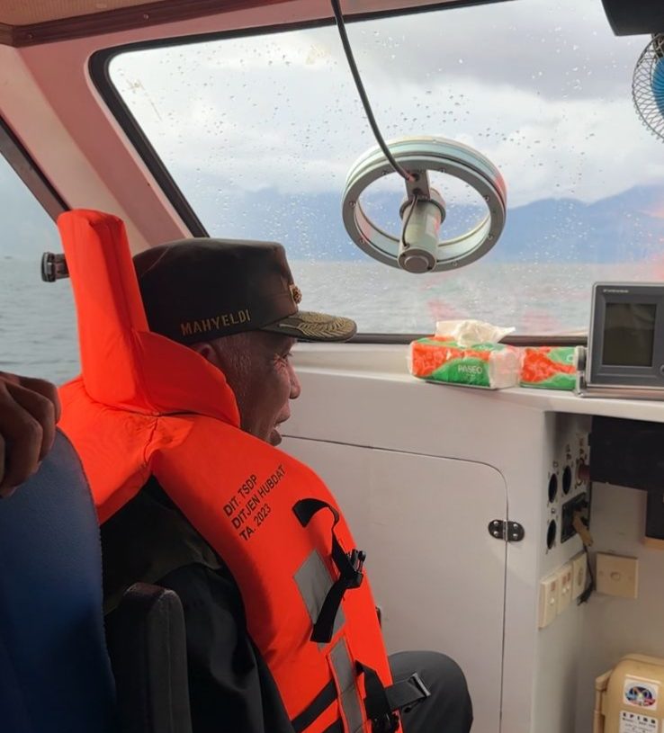 Akses Terputus, Mahyeldi Naik Speedboat Sambangi Warga Sungai Batang yang Terisolir