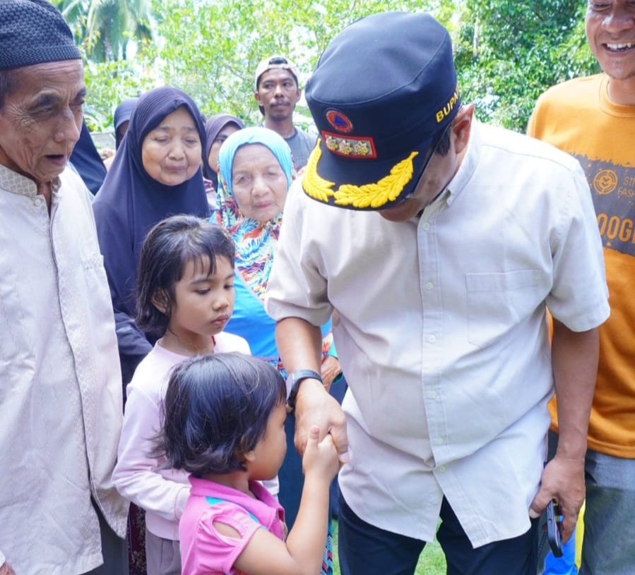 Turun Langsung ke Titik Terparah, Bupati Padang Pariaman Pastikan Akses Warga Segera Pulih