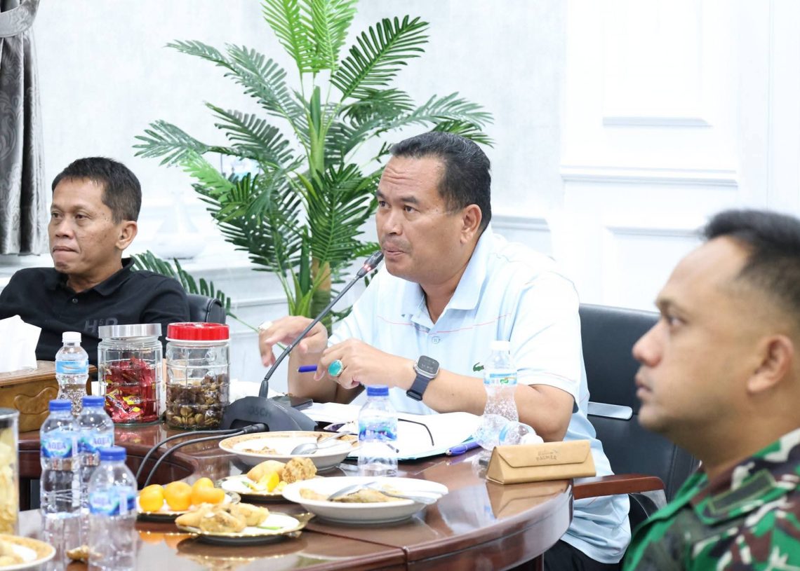 Yota Balad Sampaikan Laporan Dampak Bencana Hidrometeorologi kepada Gubernur