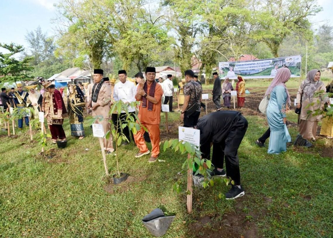 Wawako Pariaman Mulyadi Ikuti Tanam Pohon Serentak Seluruh Indonesia