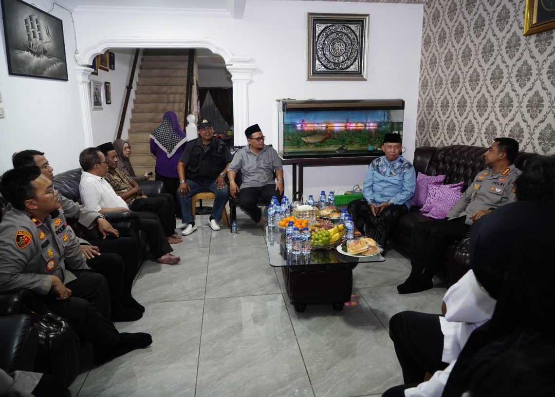 Bangun Lingkungan Aman, Kapolres Metro Jakarta Barat Sambangi Warga RW 04 Kedoya Utara