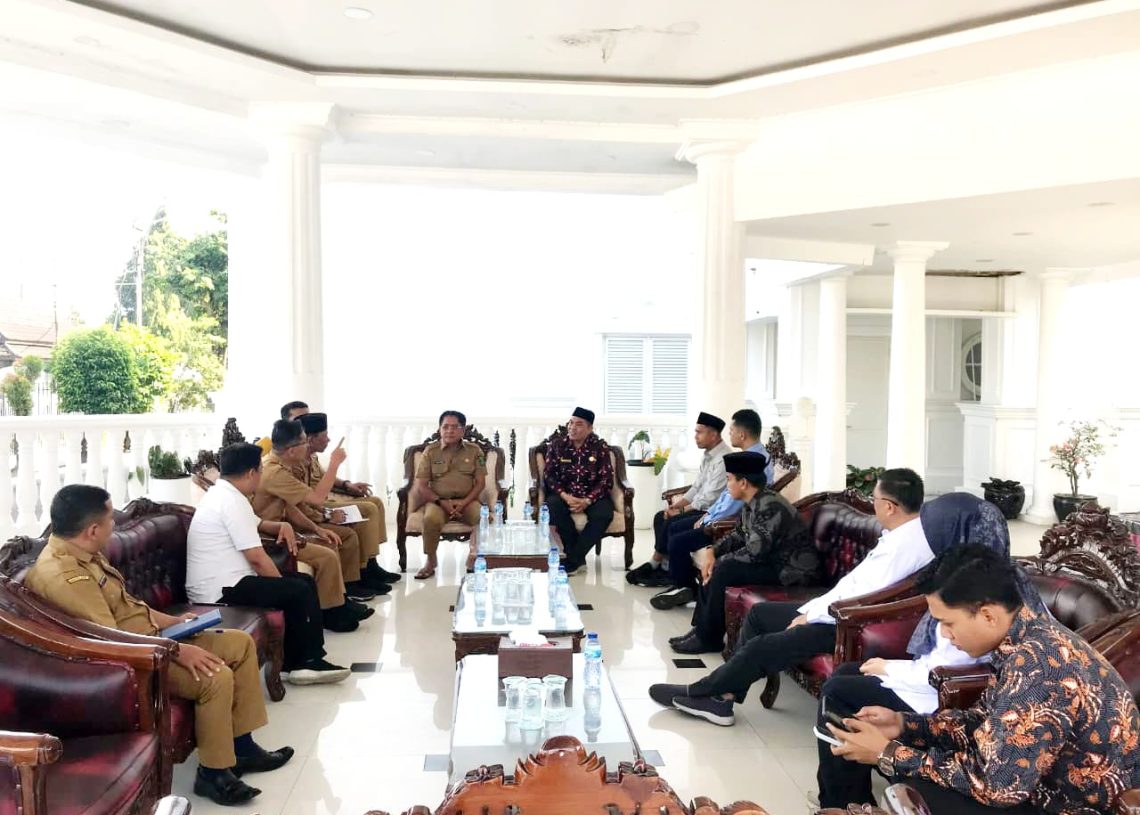 Terima Kunjungan Kanwil Kemenhaj Sumbar, Bupati JKA Soroti Nasib Asrama Haji Sumbar, Harapkan Titik Balik Pemanfaatan