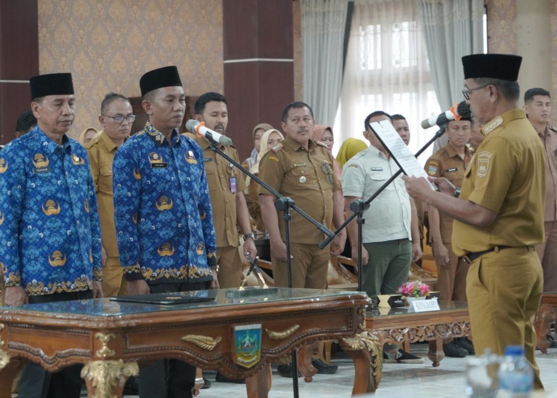 Rotasi Jabatan Administrator, Bupati Solok Selatan Lantik Dua Pejabat Baru