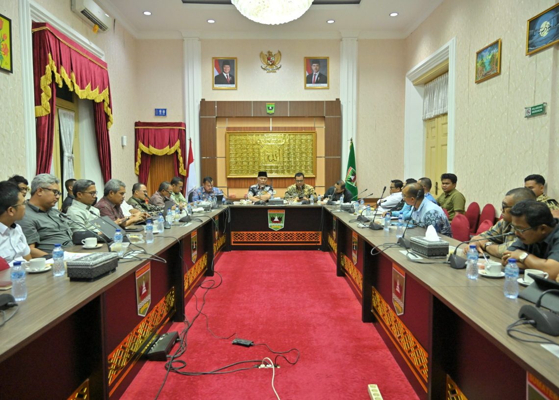 Gubernur Sumbar Pimpin Rapat Koordinasi Penanganan Krisis Air Bersih di Kota Padang