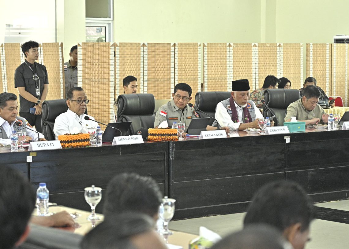 Gubernur Mahyeldi Dampingi Menko PMK Resmikan Hunian Sementara bagi Korban Bencana di Sumbar