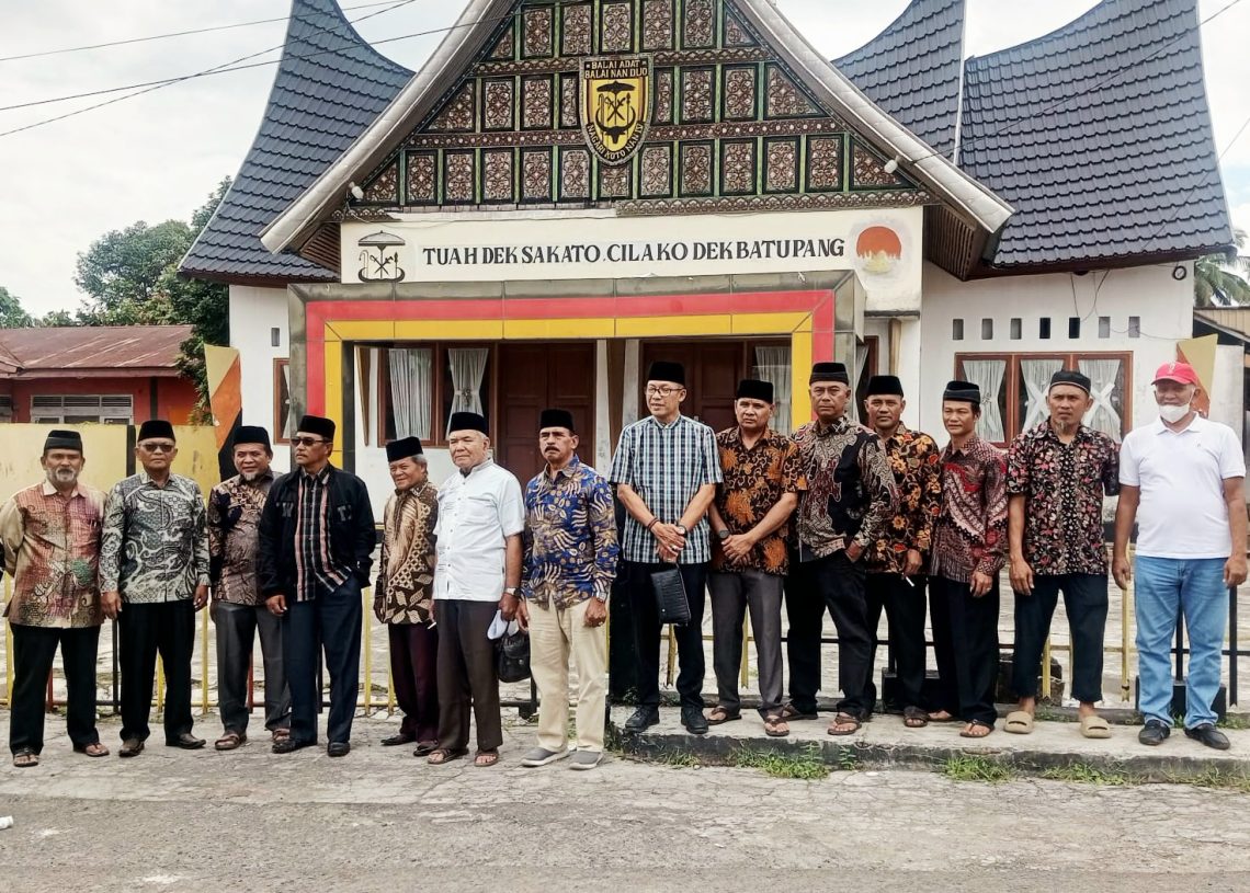 Marwah Adat Terusik, Kantor KAN Koto Nan Ampek Disegel di Tengah Polemik Pasar Blok Barat