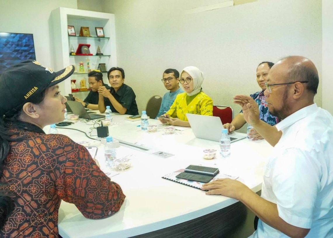 𝐁𝐮𝐩𝐚𝐭𝐢 𝐀𝐧𝐧𝐢𝐬𝐚 𝐁𝐚𝐡𝐚𝐬 𝐑𝐞𝐡𝐚𝐛 𝐒𝐞𝐤𝐨𝐥𝐚𝐡 𝐓𝐞𝐫𝐢𝐧𝐭𝐞𝐠𝐫𝐚𝐬𝐢 𝐝𝐚𝐧 𝐒𝐞𝐤𝐨𝐥𝐚𝐡 𝐔𝐧𝐠𝐠𝐮𝐥 𝐆𝐚𝐫𝐮𝐝𝐚 𝐝𝐢 𝐊𝐞𝐦𝐞𝐧𝐤𝐨 𝐏𝐌𝐊 ‎