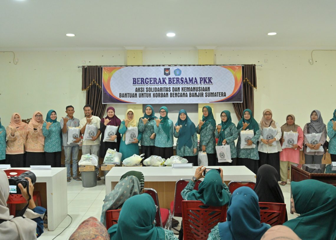 TP PKK Pusat Salurkan 500 Paket Bantuan untuk Korban Bencana di Kabupaten Agam