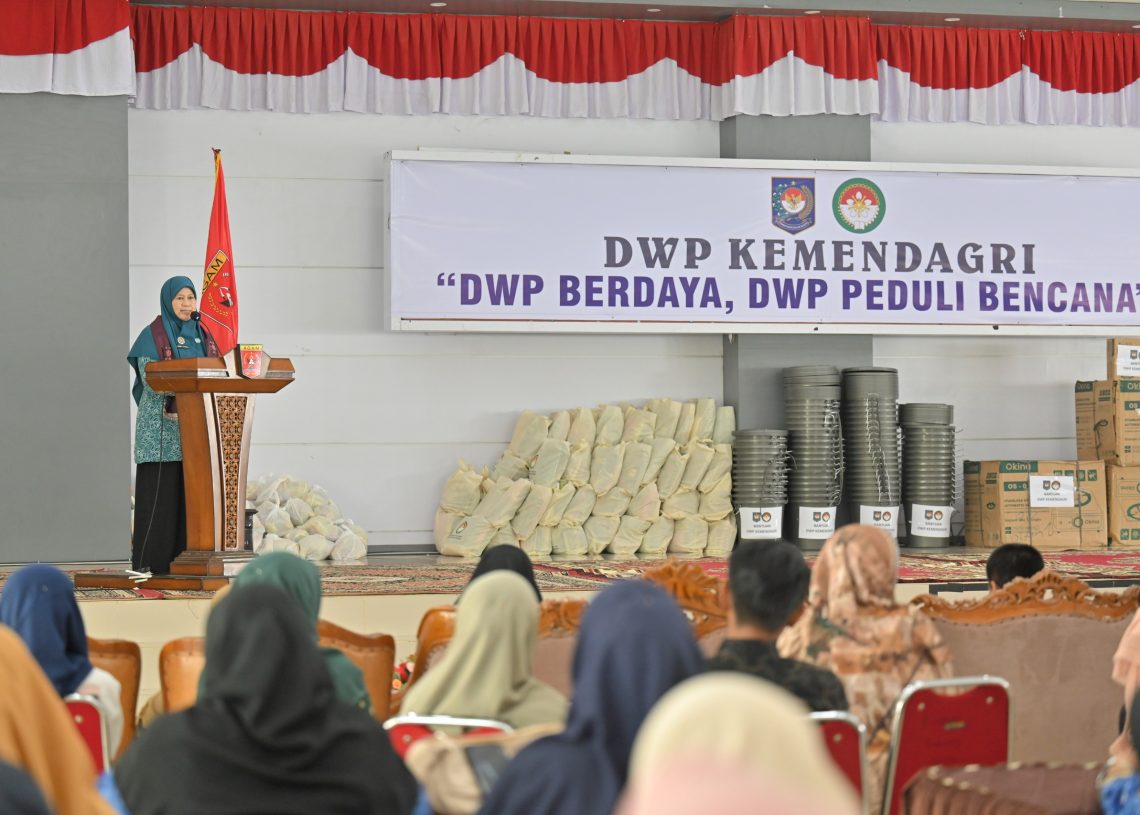 DWP Kemendagri Salurkan 66 Paket Bantuan untuk ASN Korban Bencana di Kabupaten Agam