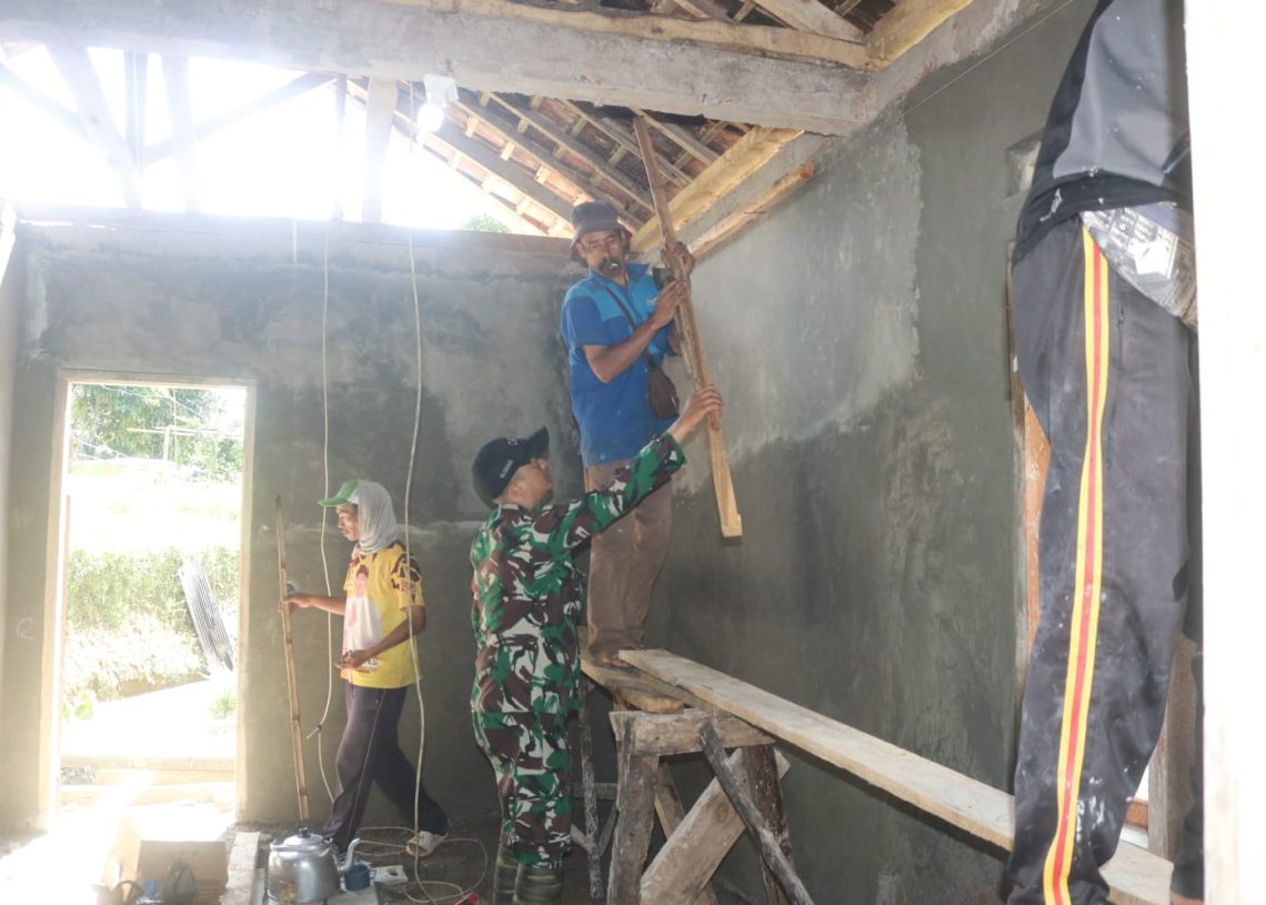 Satgas TMMD 127 Kodim 0624/Kab. Bandung Gelar Apel Pagi Awali Pengerjaan Jalan di Desa Cipelah