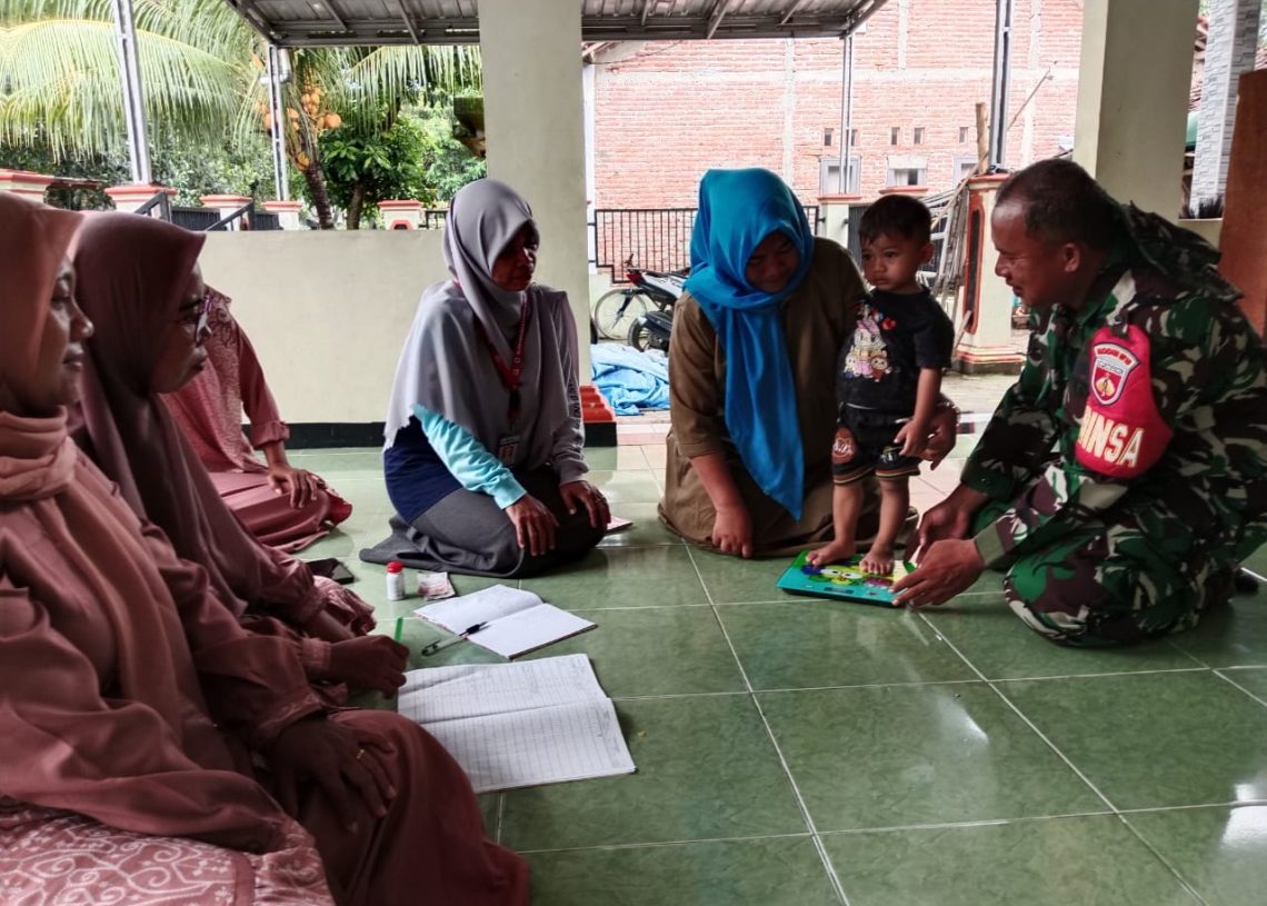 Babinsa Cikuya Dampingi Posyandu Balita, Wujud Nyata Dukungan TNI Ciptakan Generasi Sehat