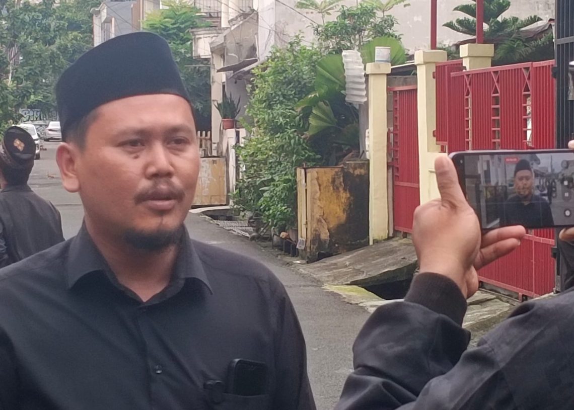 Motor Ustaz Hilang Saat Tadarus di Cengkareng Barat, Aksi Pelaku Terekam CCTV